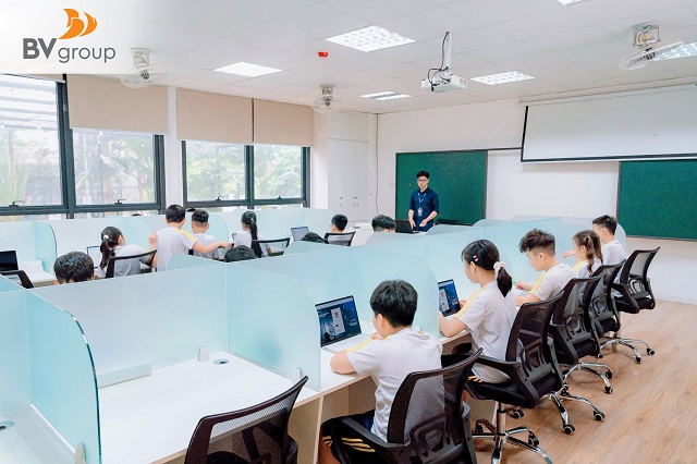 ĐẦU TƯ TECH LAB CHUẨN QUỐC TẾ, VIETSCHOOL GIÚP HỌC SINH SẴN SÀNG CHO KỶ NGUYÊN AI