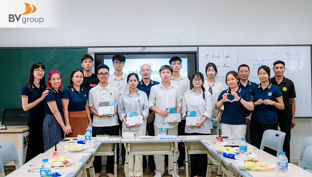 QUỸ TRĂNG XANH CHÚC MỪNG TÂN SINH VIÊN ĐẠI HỌC NĂM HỌC 2026 - 2027